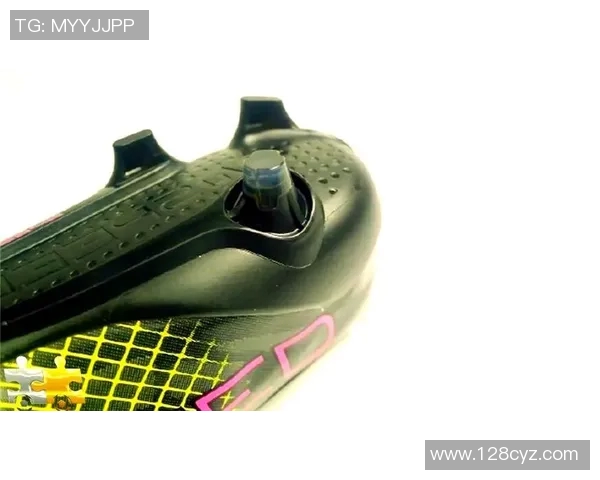 足球明星战靴钉数揭秘不同鞋钉数量如何影响比赛表现