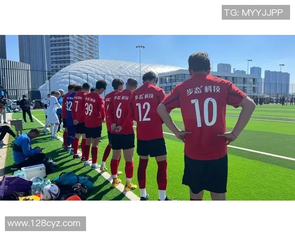 当足球巨星谢幕时响起的告别音乐与绿茵场最后的深情旋律